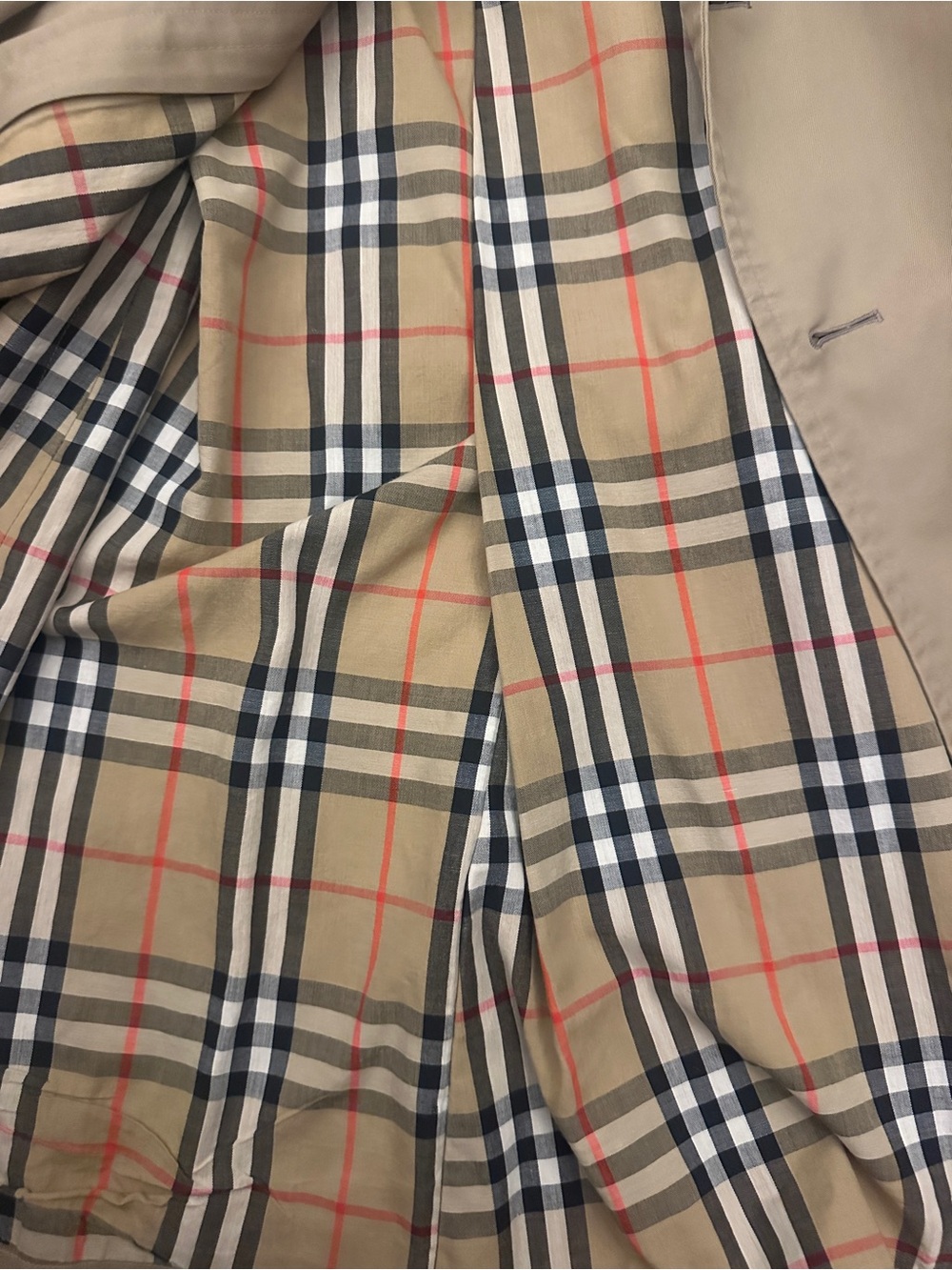 Burberry Womebs Classic Khaki Trench Coat - Picture 4 of 10